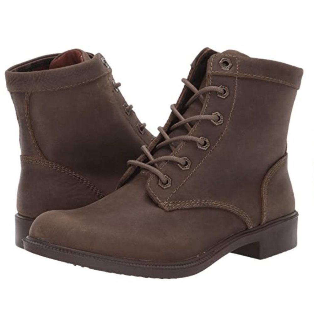 Kodiak Original All Season Women’s Boots w box, brown/olive color. Size 7.